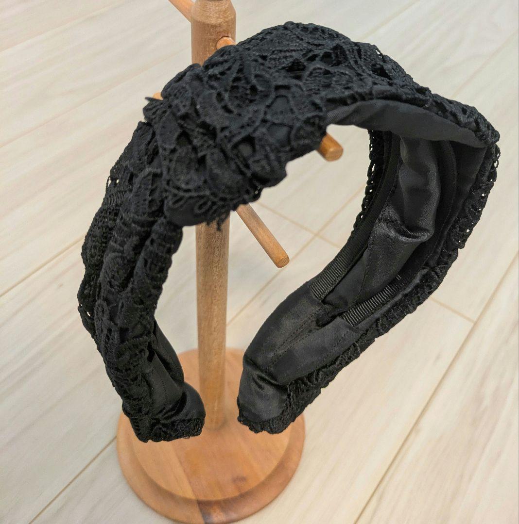 【新品未使用】ラマジョリーナ　レースデザイン 黒 カチューシャ