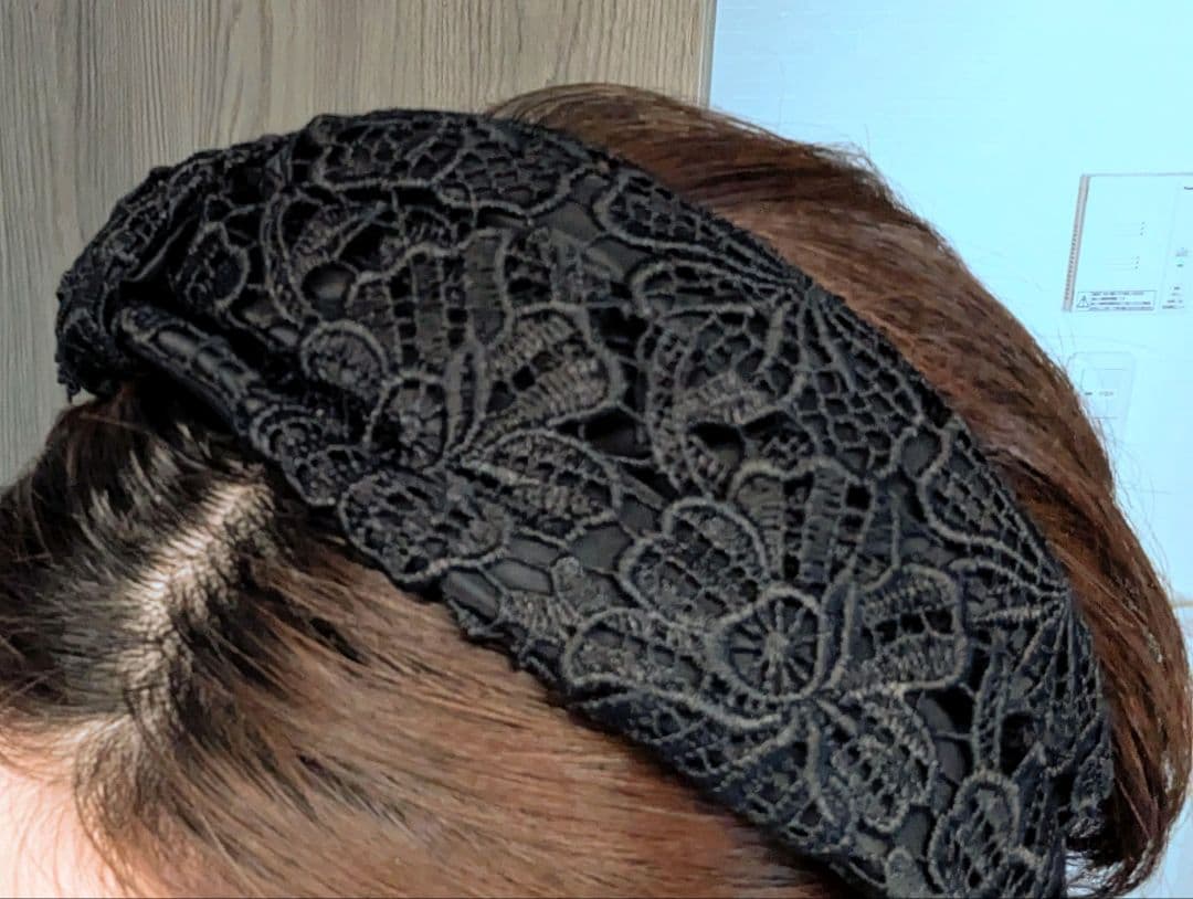 【新品未使用】ラマジョリーナ　レースデザイン 黒 カチューシャ