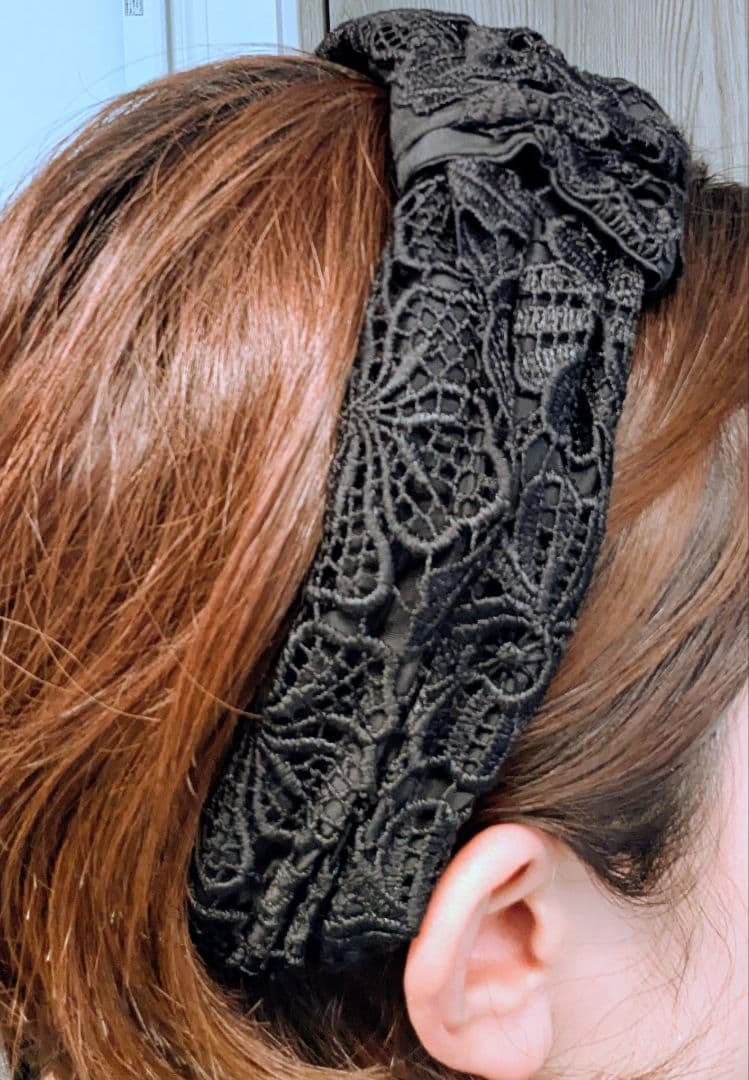 【新品未使用】ラマジョリーナ　レースデザイン 黒 カチューシャ