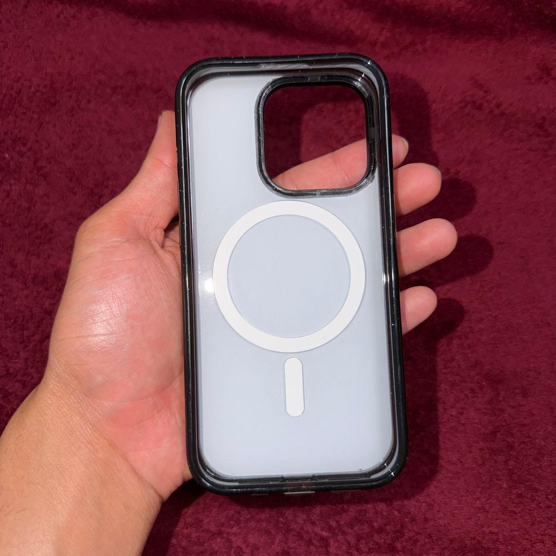 iPhone用ソフトケース 水面の女性 15pro