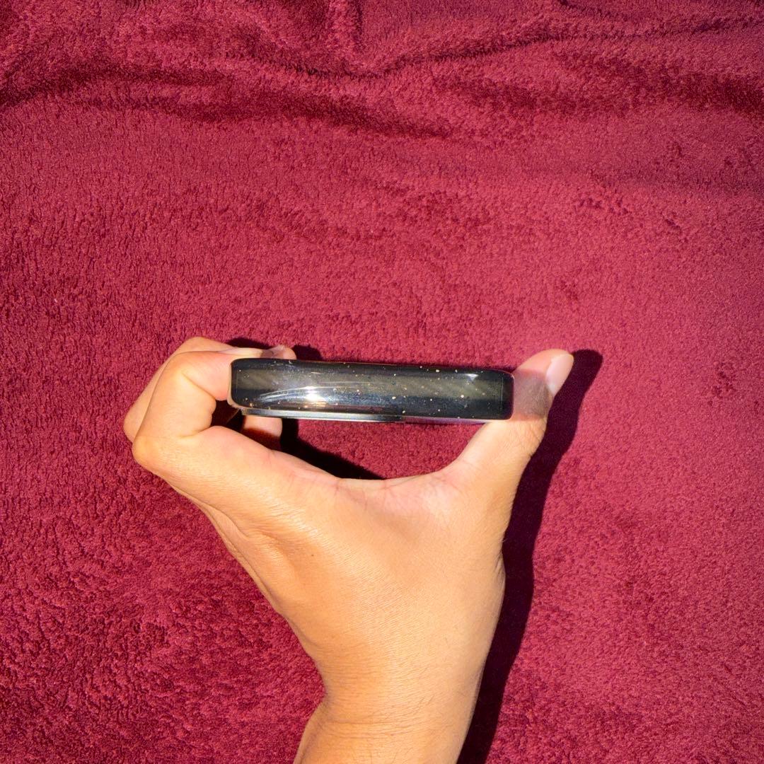 iPhone用ソフトケース 水面の女性 15pro