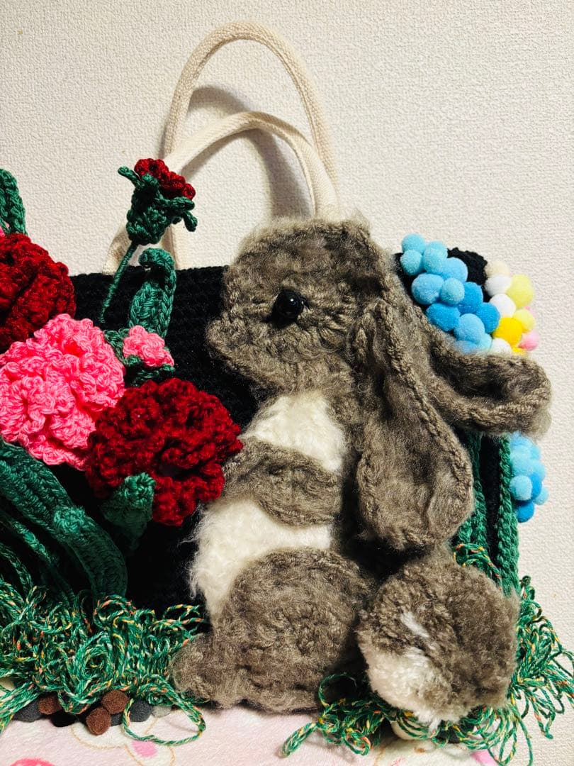手編みトートバッグ　ウサギ　カーネーションの 花