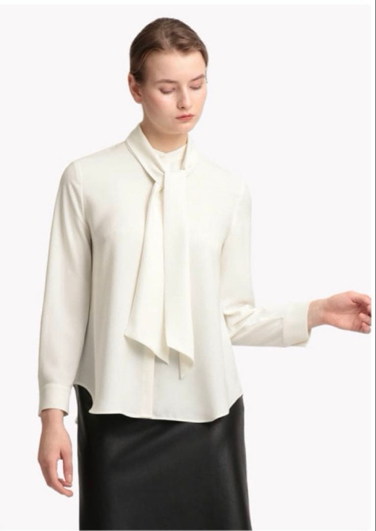 Theory Luxe ボウタイ取り外し可能ブラウス　2way アイボリー