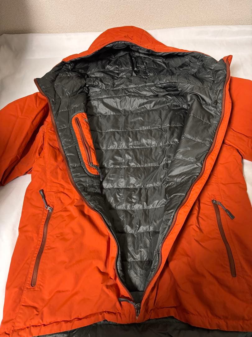 人気モンベル725FP コロラドパーカ　メンズLリバーシブルダウンオレンジグレー