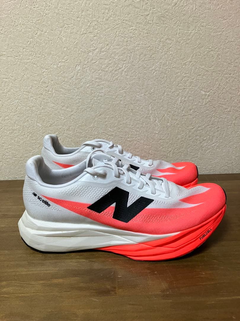 ニューバランスFuelCell SC ELITE V5 25.5cm