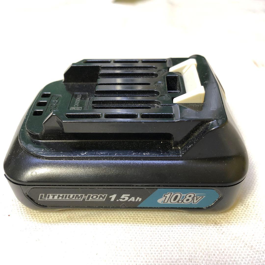 お17● マキタ 充電式クリーナ CL106FD 充電器•バッテリー1個