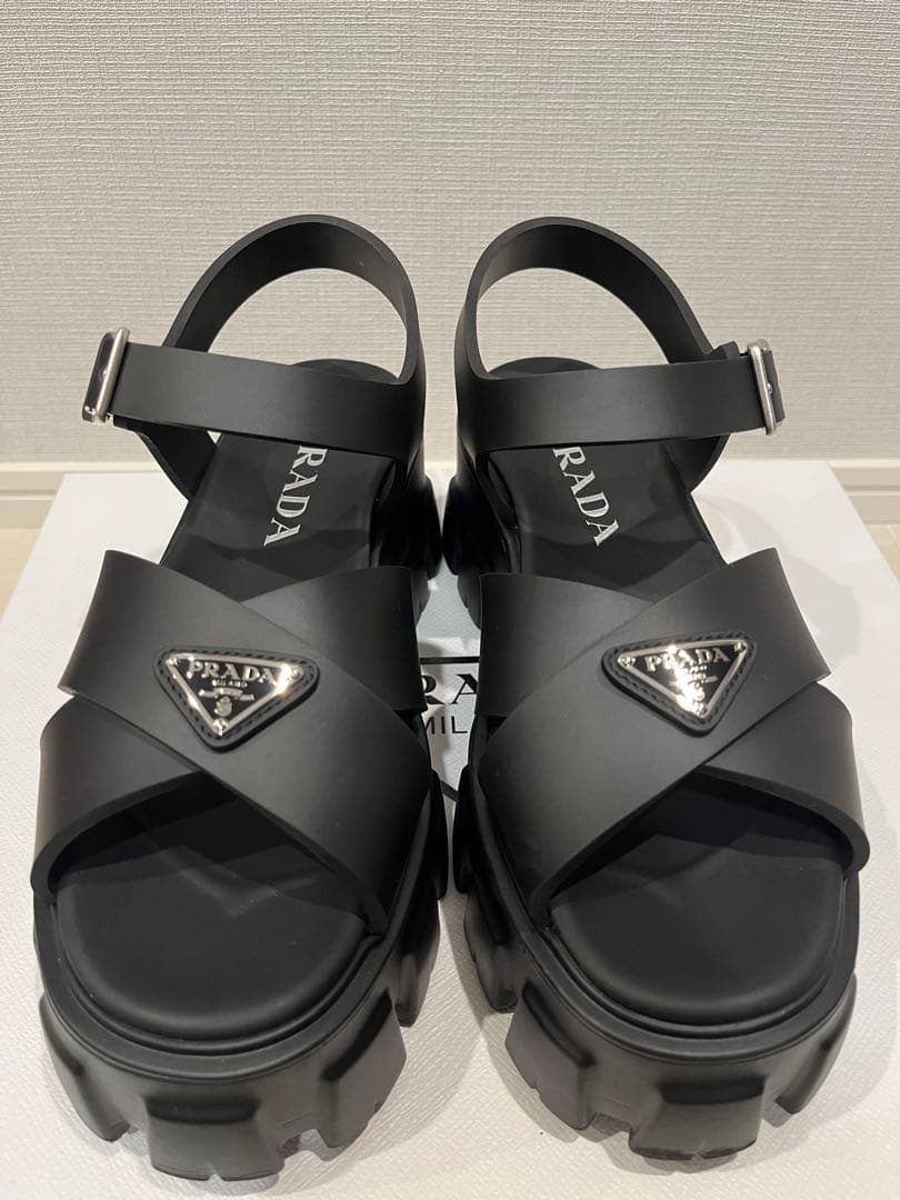 【最終SALE】プラダPRADAモノリス ラバー サンダル37【極美品】