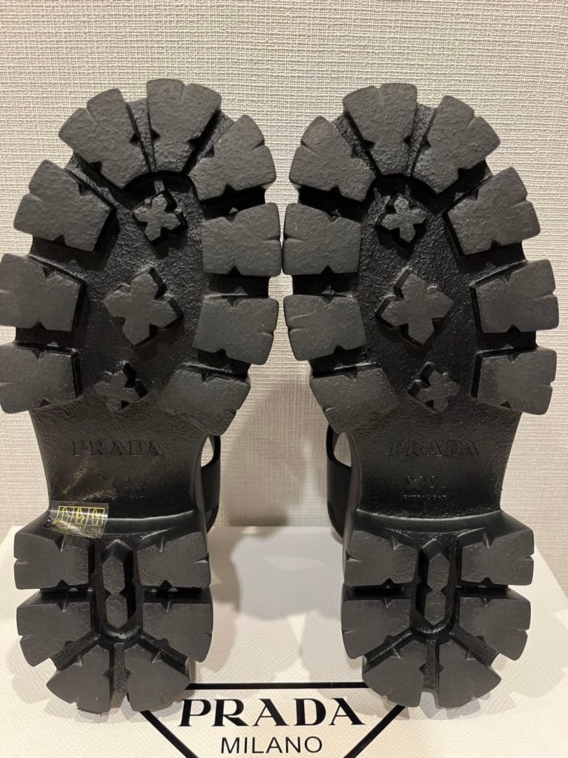 【最終SALE】プラダPRADAモノリス ラバー サンダル37【極美品】