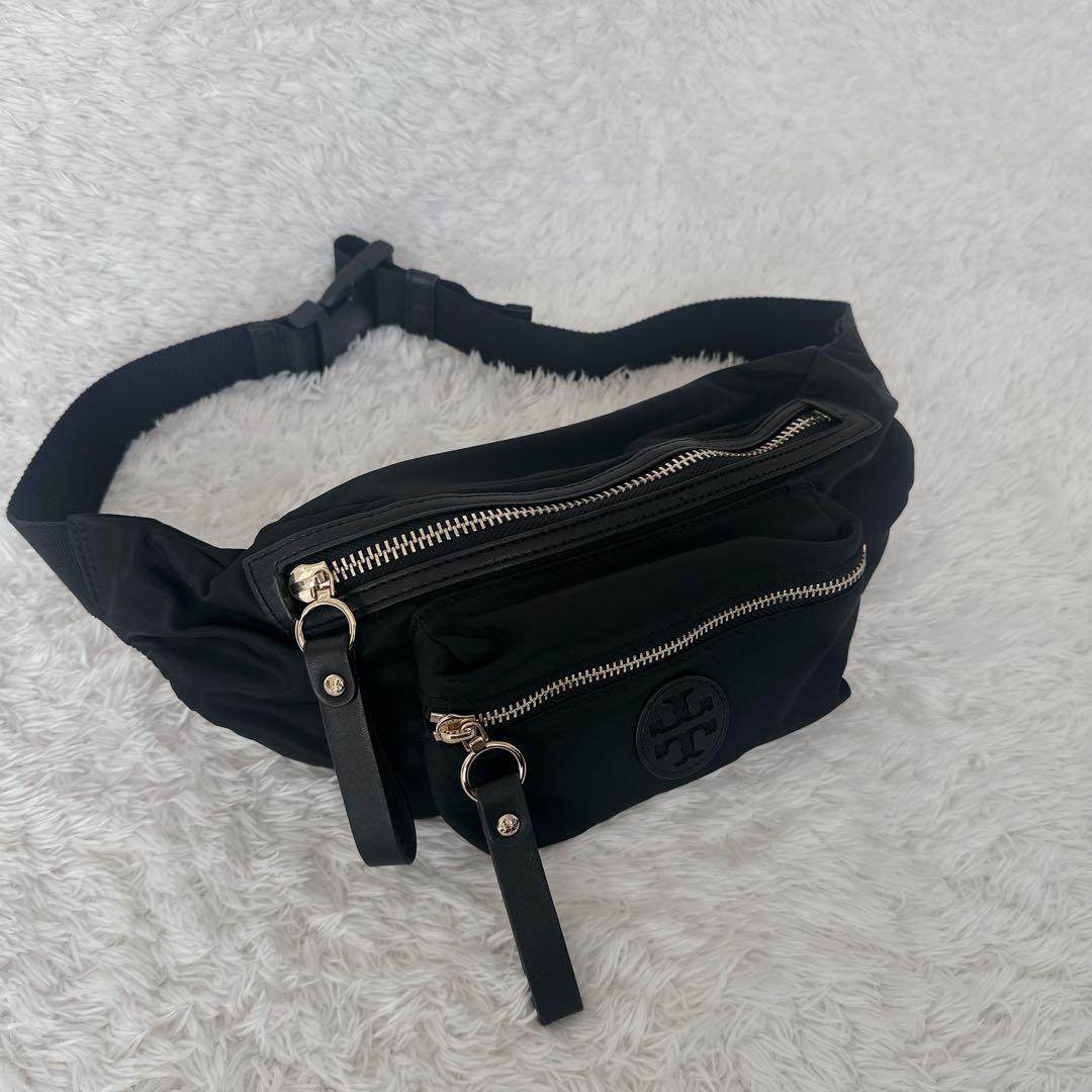 【美品】トリーバーチ ナイロン ボディバッグ ユニセックス ロゴ型押し 黒