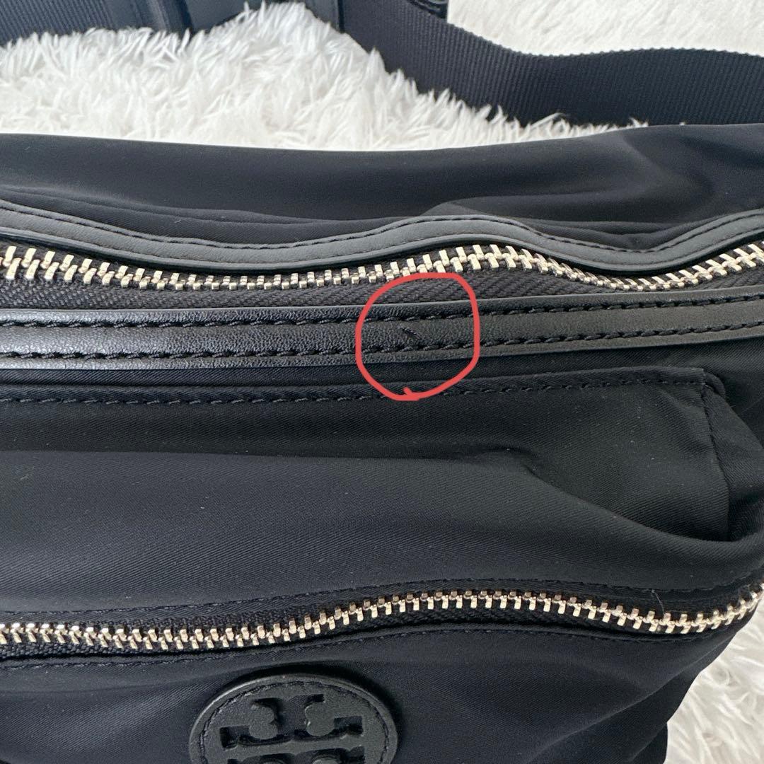 【美品】トリーバーチ ナイロン ボディバッグ ユニセックス ロゴ型押し 黒
