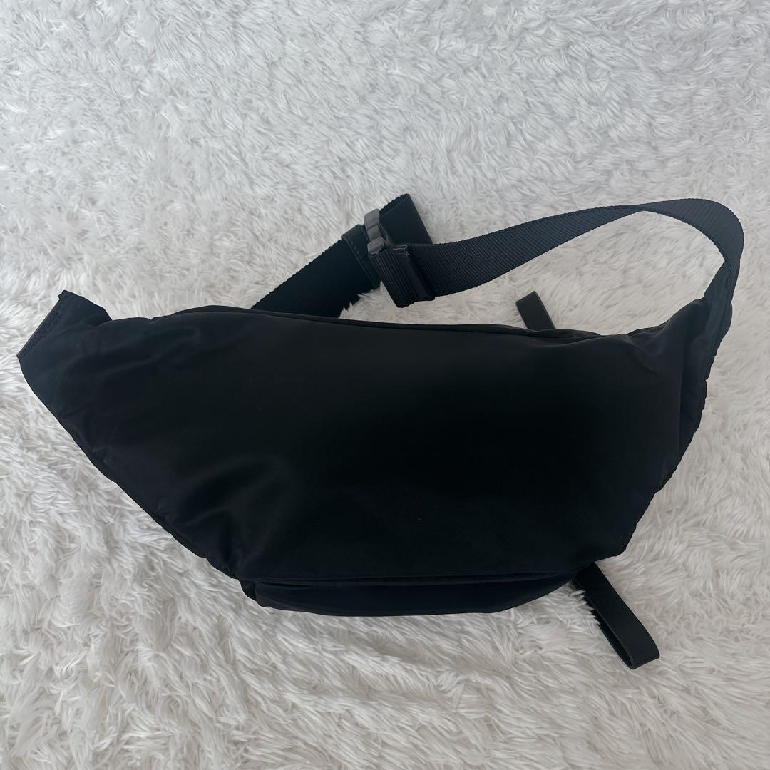 【美品】トリーバーチ ナイロン ボディバッグ ユニセックス ロゴ型押し 黒