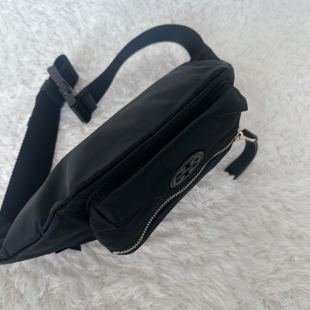【美品】トリーバーチ ナイロン ボディバッグ ユニセックス ロゴ型押し 黒