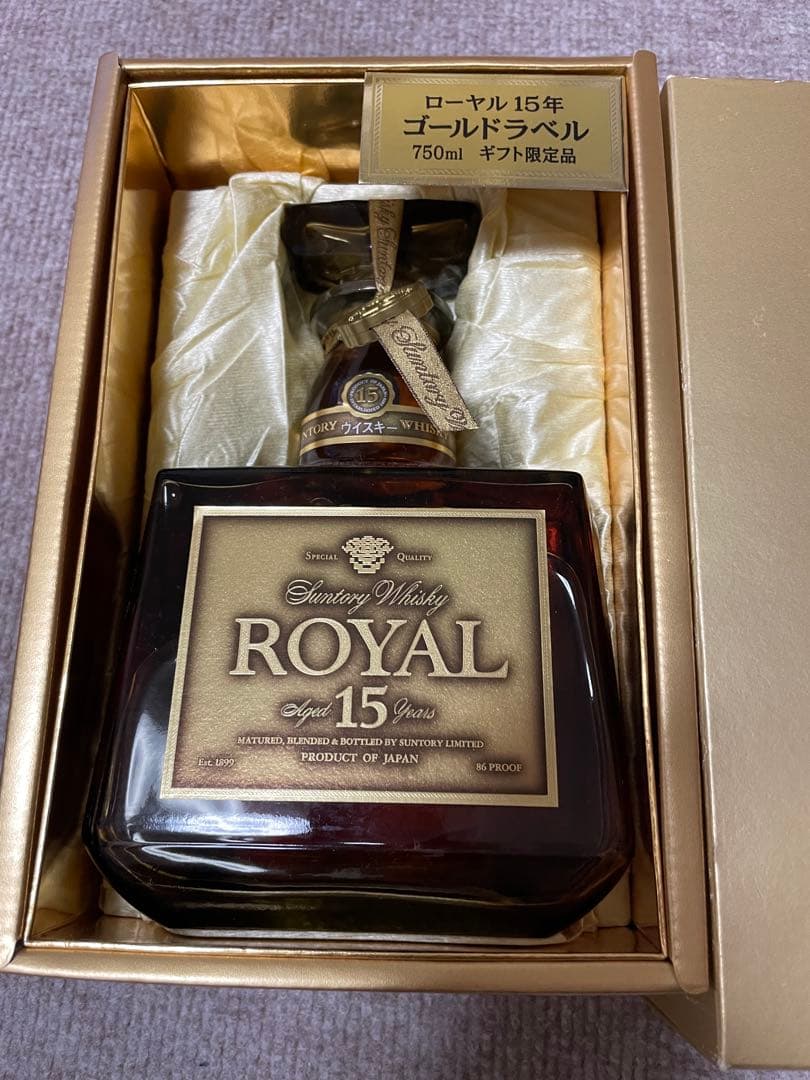 【新品箱入り】サントリーローヤル15年 ゴールドラベル　ギフト限定品　750ml