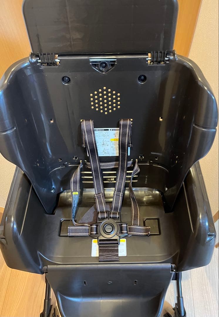 Combi ネムリラ AUTO SWING Simplight ベビーチェア