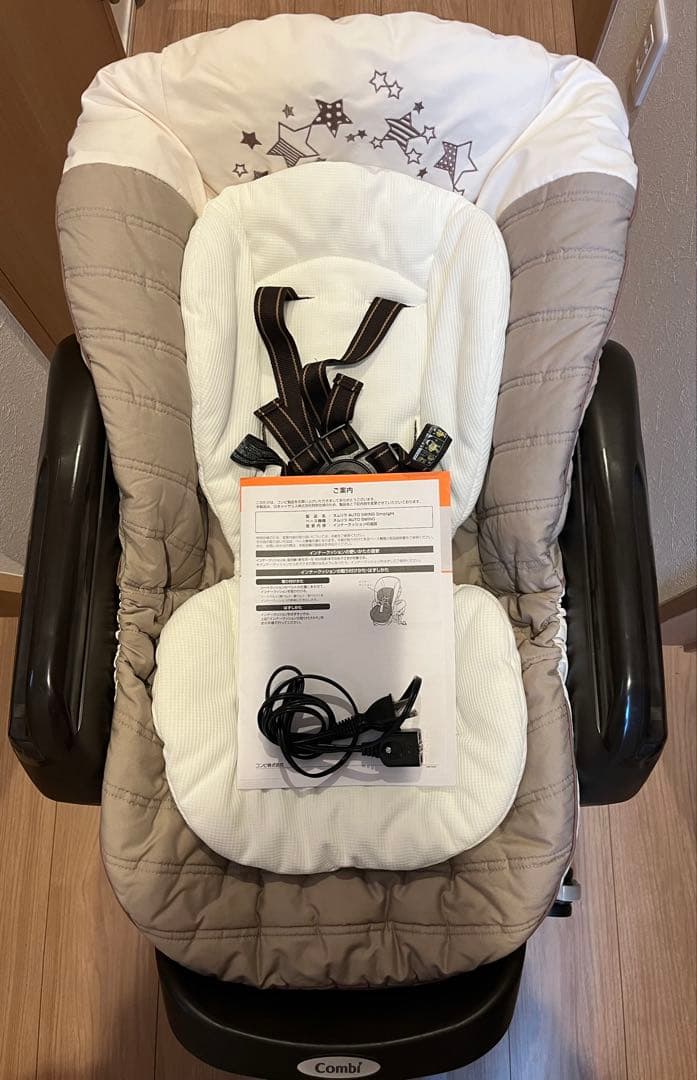 Combi ネムリラ AUTO SWING Simplight ベビーチェア