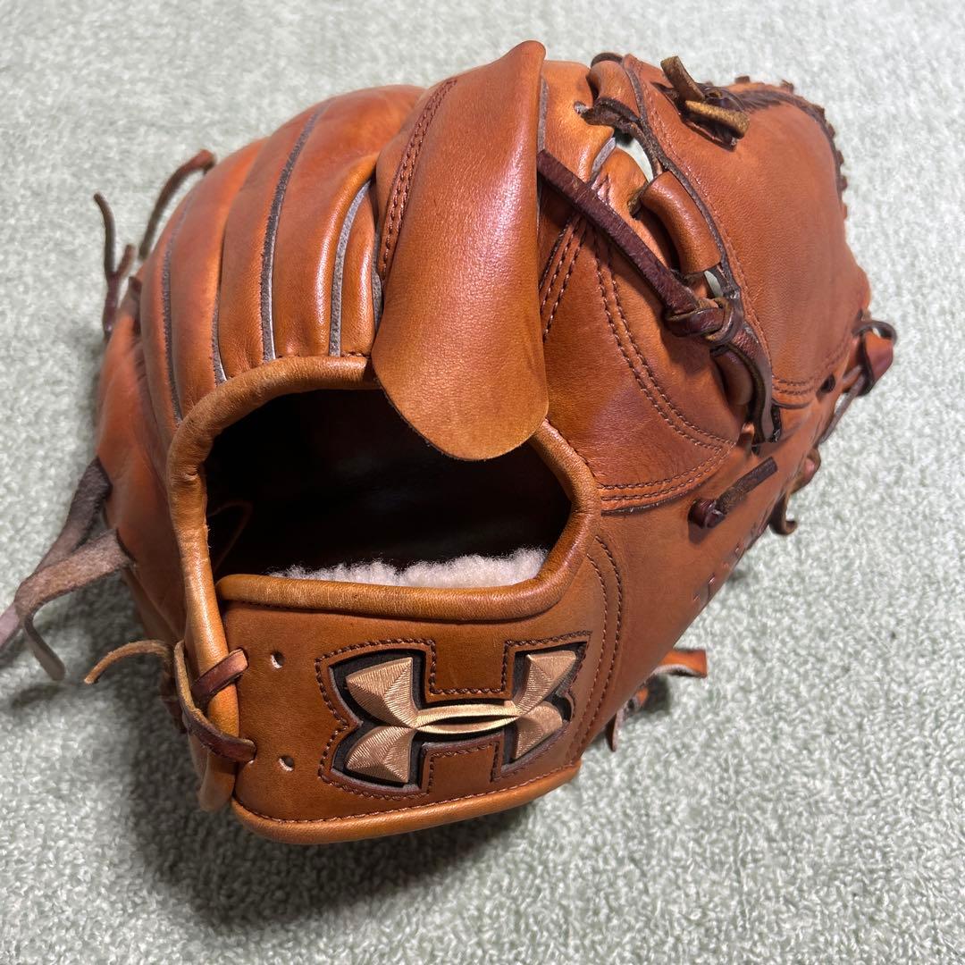 アンダーアーマー　硬式ピッチャー用グラブ　型番QBB0083