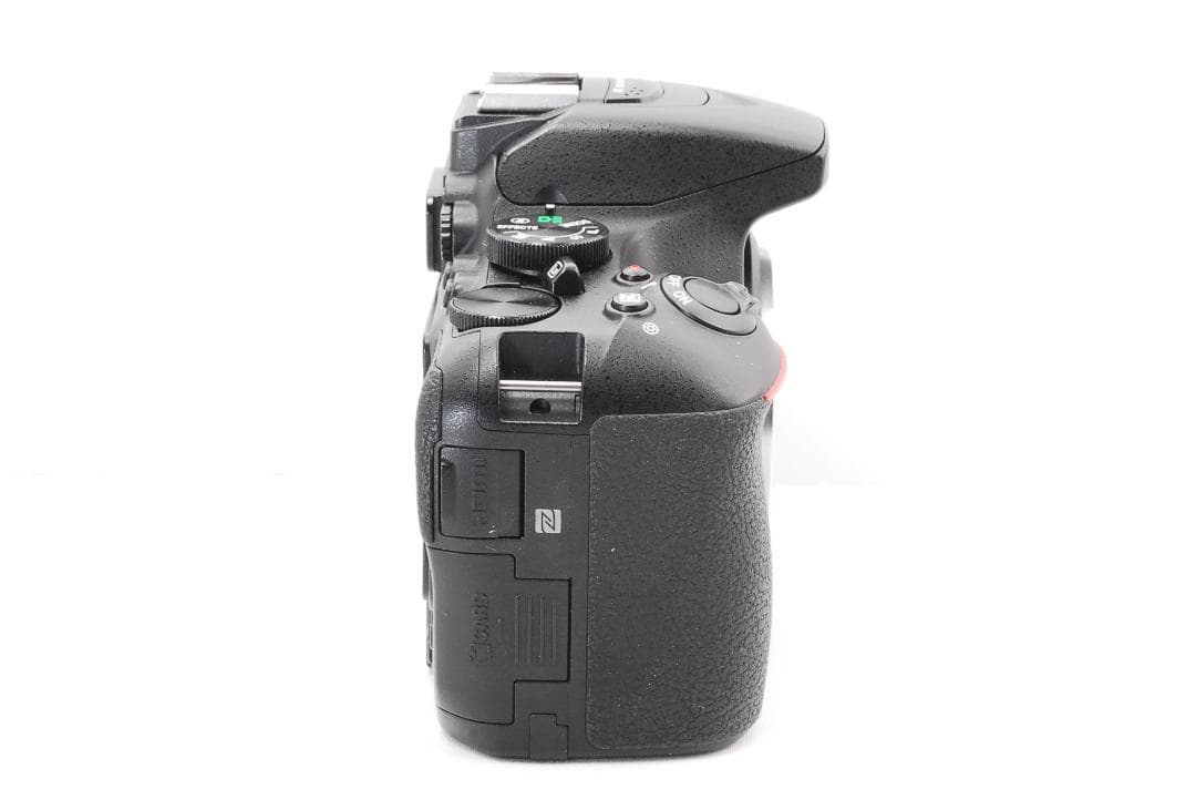 美品 Nikon D5600 シングルレンズセット スマホ転送機能搭載