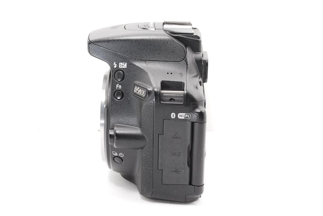 美品 Nikon D5600 シングルレンズセット スマホ転送機能搭載