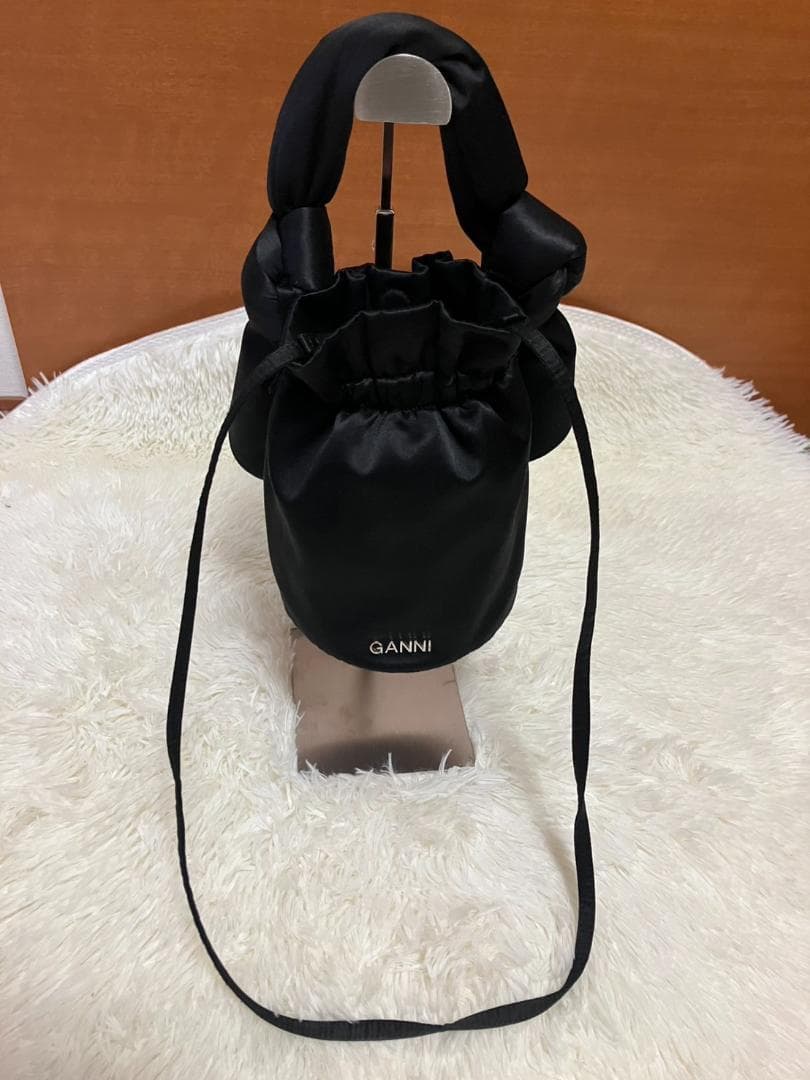 【美品】GANNI OCCASION シャーリング ショルダーバック 巾着袋型