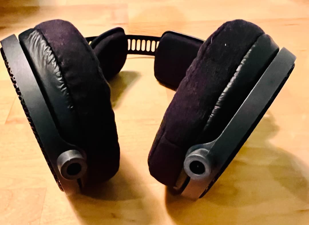 オーディオテクニカ　ATH-R70x 開放型ヘッドホン超美品ヘッドホンフック付！