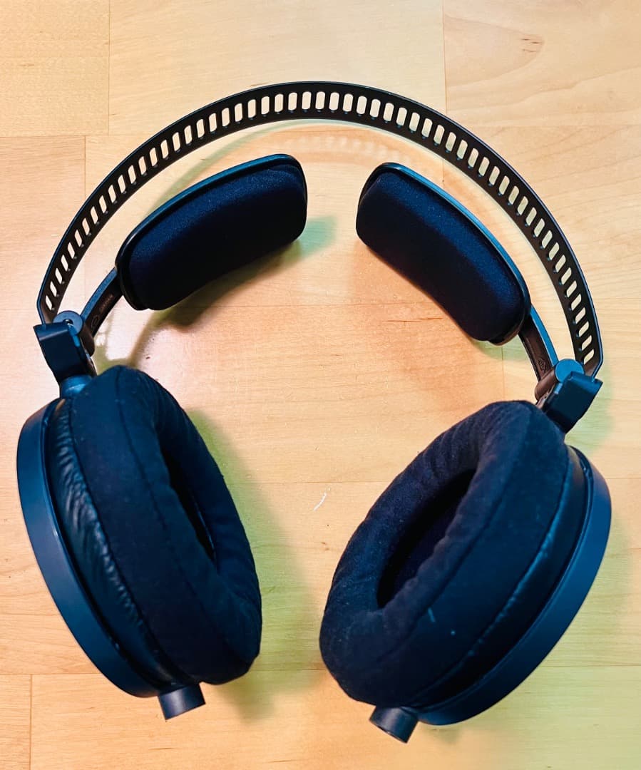 オーディオテクニカ　ATH-R70x 開放型ヘッドホン超美品ヘッドホンフック付！