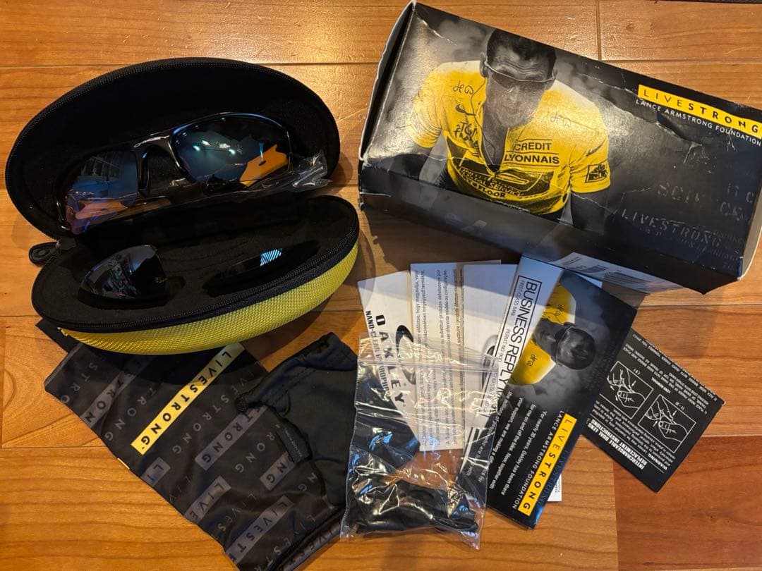 新品 サングラス OAKLEY フラックジャケットLIVESTRONGモデル