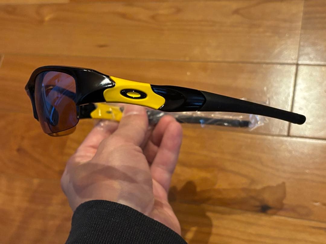 新品 サングラス OAKLEY フラックジャケットLIVESTRONGモデル