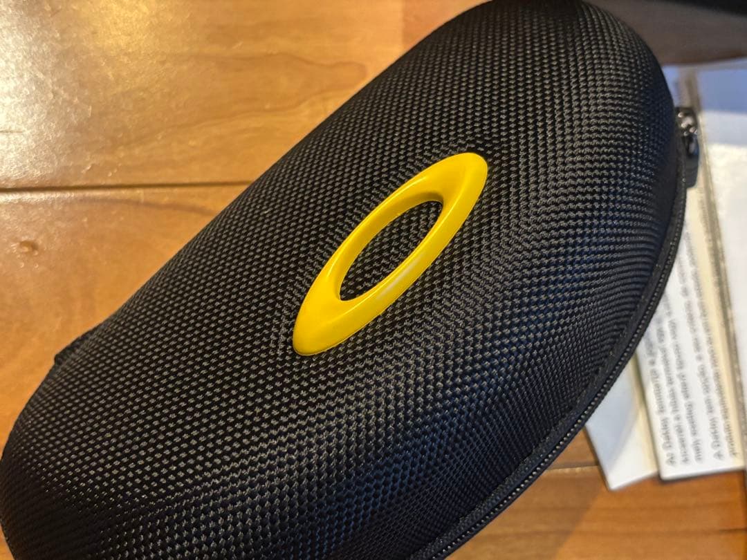 新品 サングラス OAKLEY フラックジャケットLIVESTRONGモデル