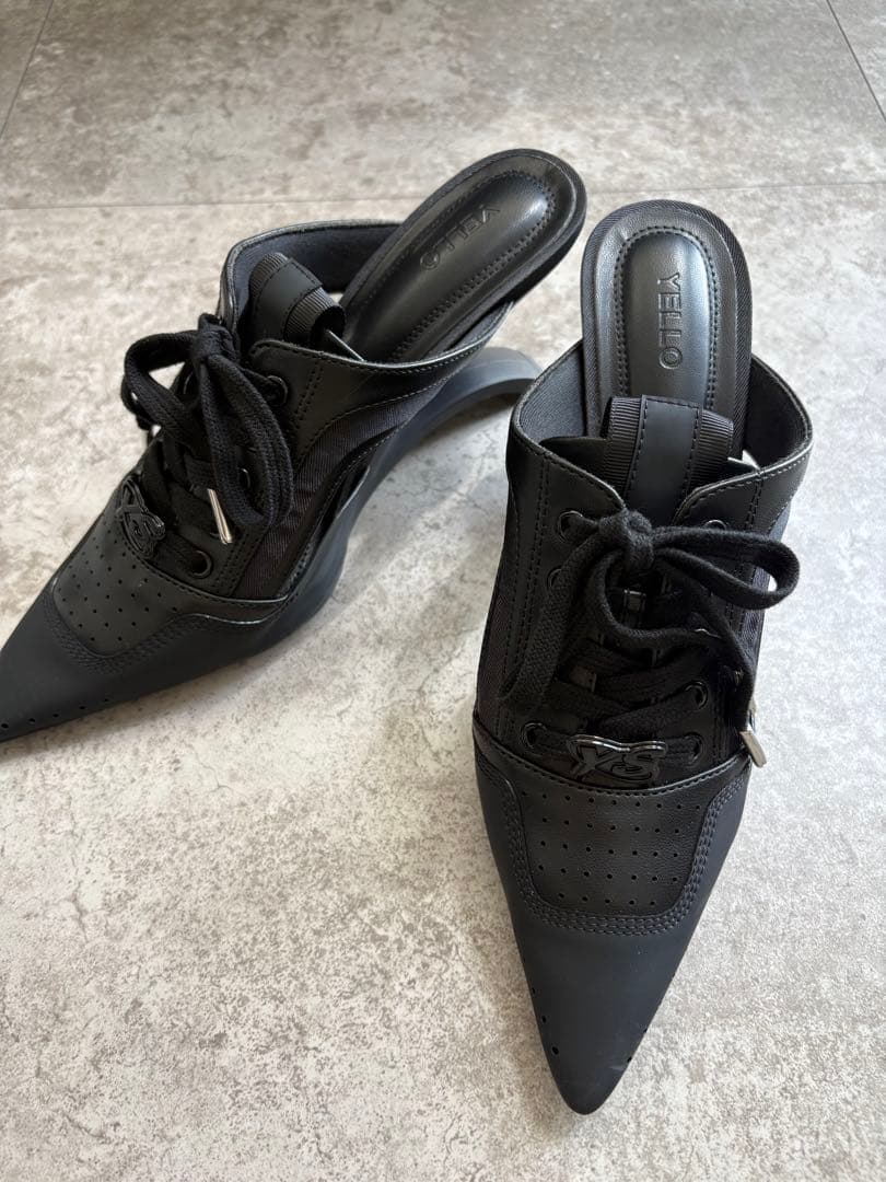 靴 YELLO JET BLACK SNEAKER MULES