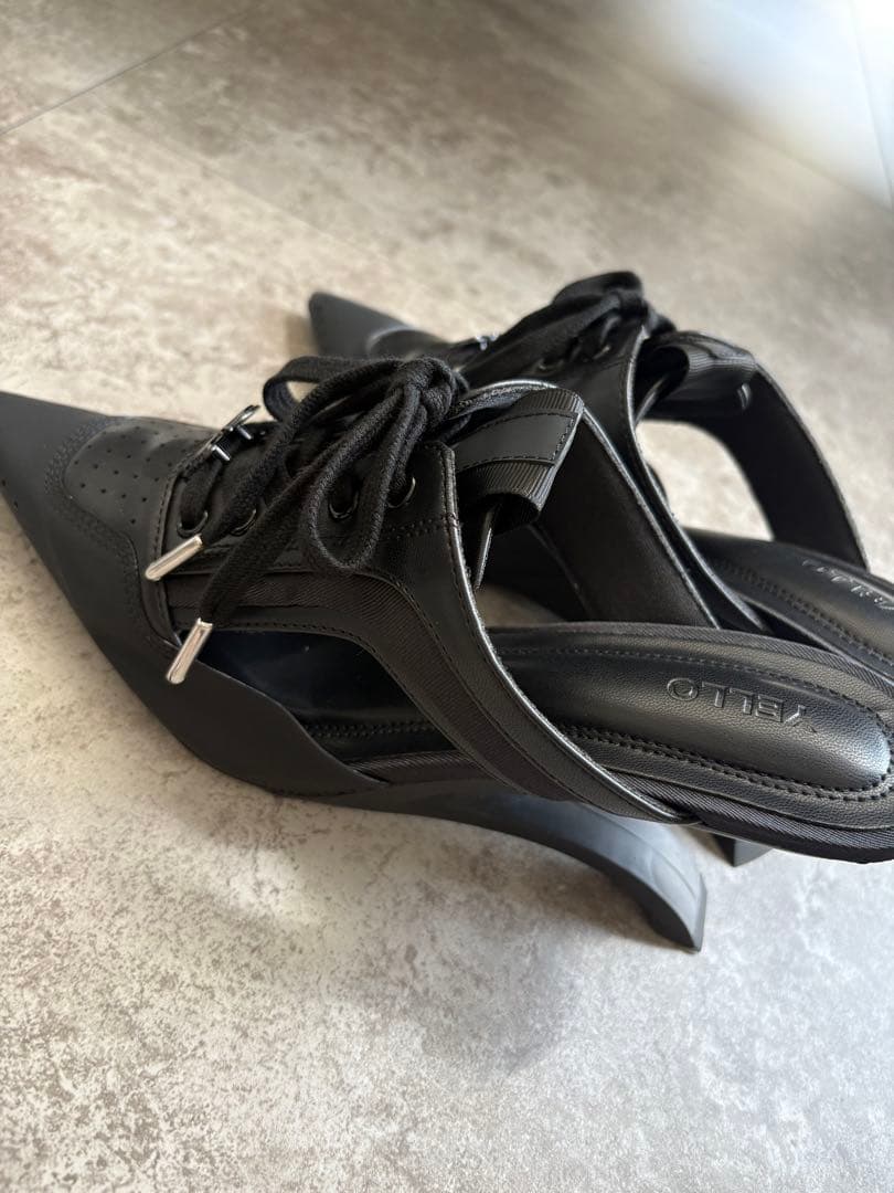 靴 YELLO JET BLACK SNEAKER MULES