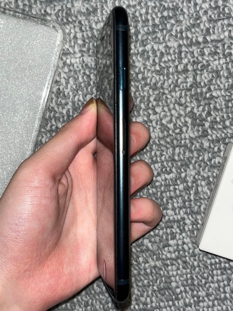 携帯電話本体 Iphone se3 256GB 96%