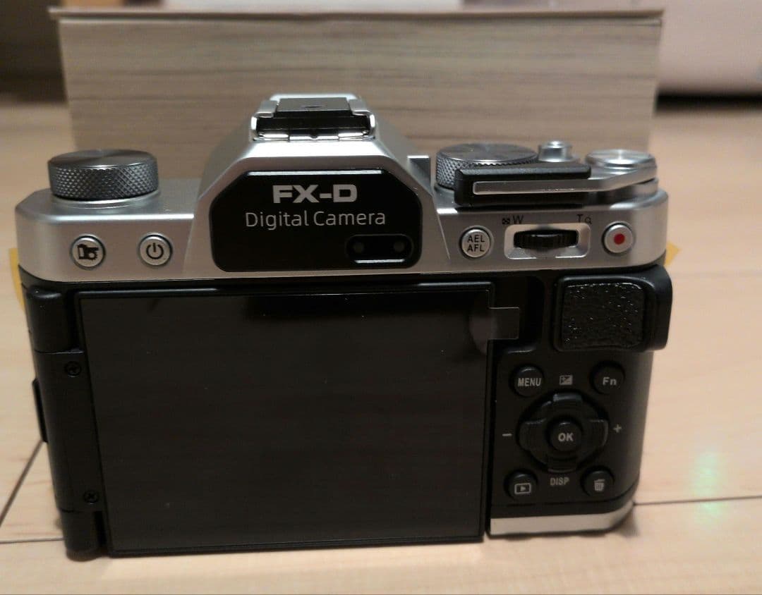 YASHICA FX-D100 デジタルフィルムシミュレーションカメラ