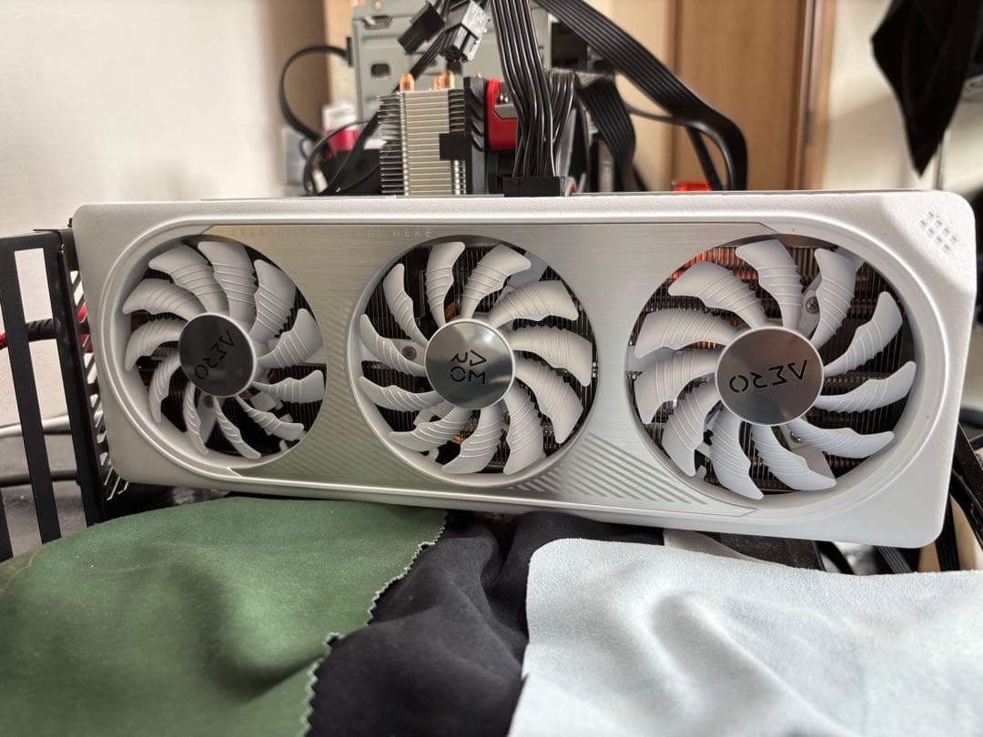 GIGABYTE GeForce RTX 4060 本体