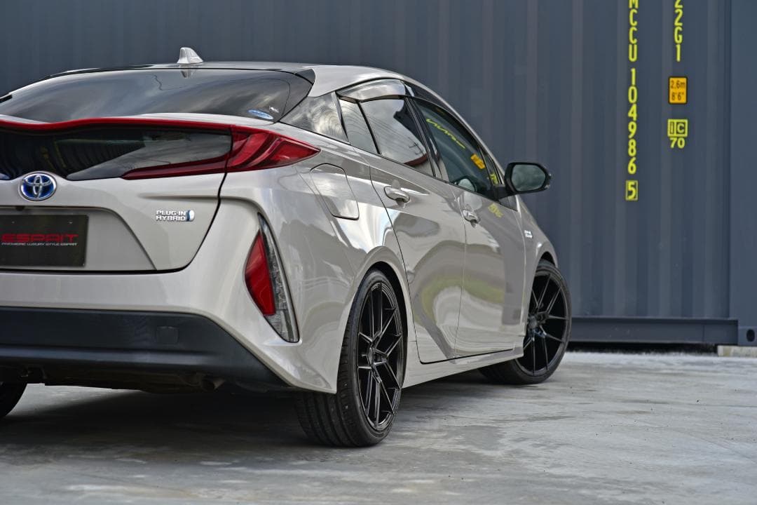 50プリウス＆PHV専用　19インチホイール＆タイヤ4本SET 新品未使用品