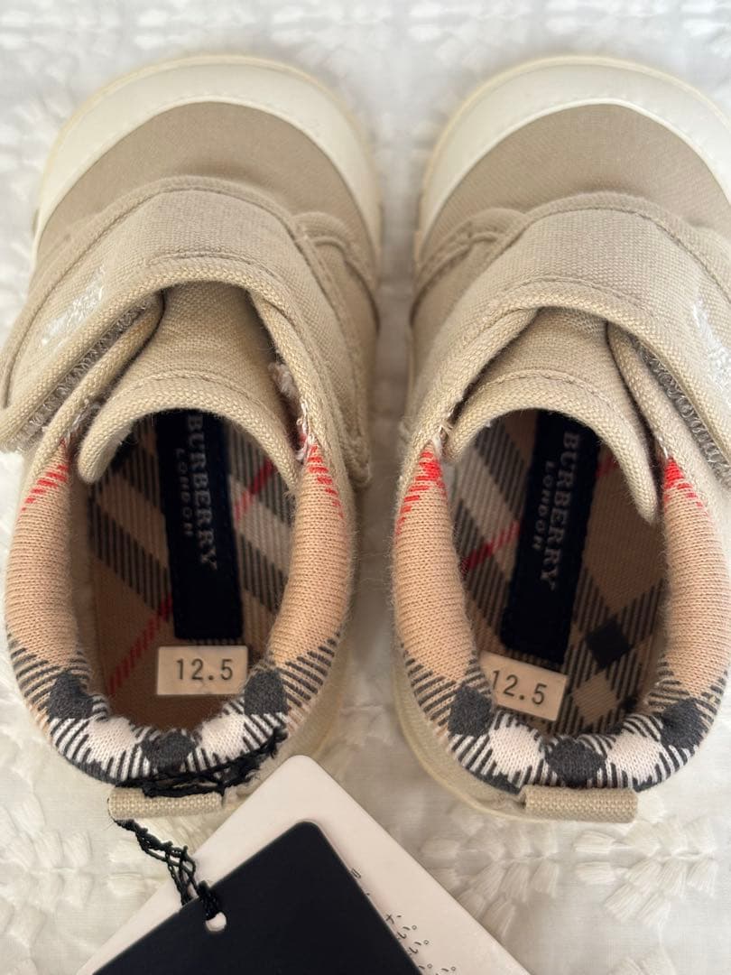 【新品未使用タグ付】バーバリー　ファーストシューズ　スニーカー ベビー