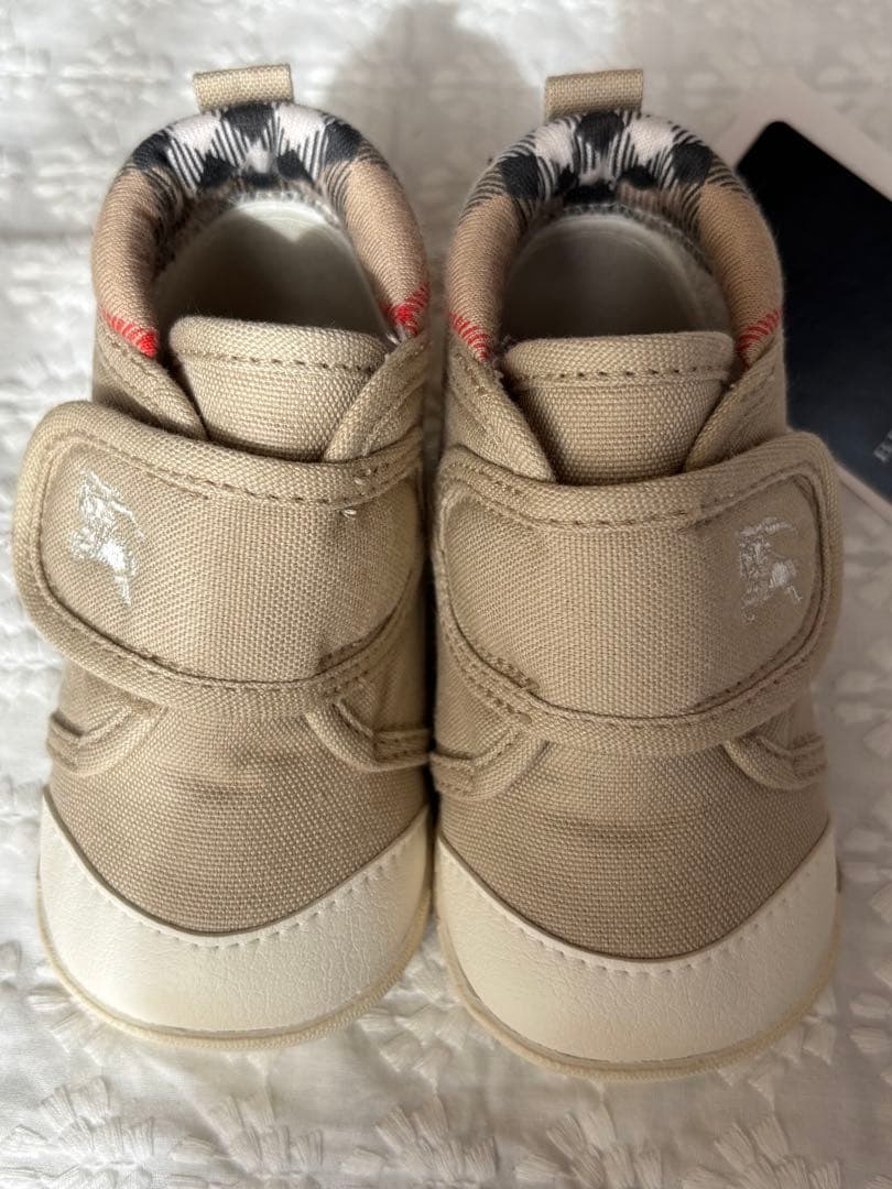 【新品未使用タグ付】バーバリー　ファーストシューズ　スニーカー ベビー