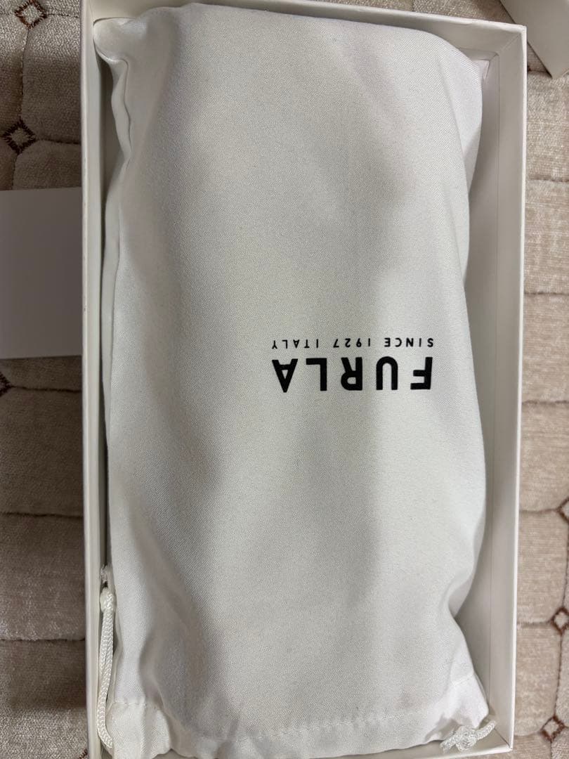 FURLA イエロー ベージュ 財布 期間限定セール2月1日から2月7日まで￼￼