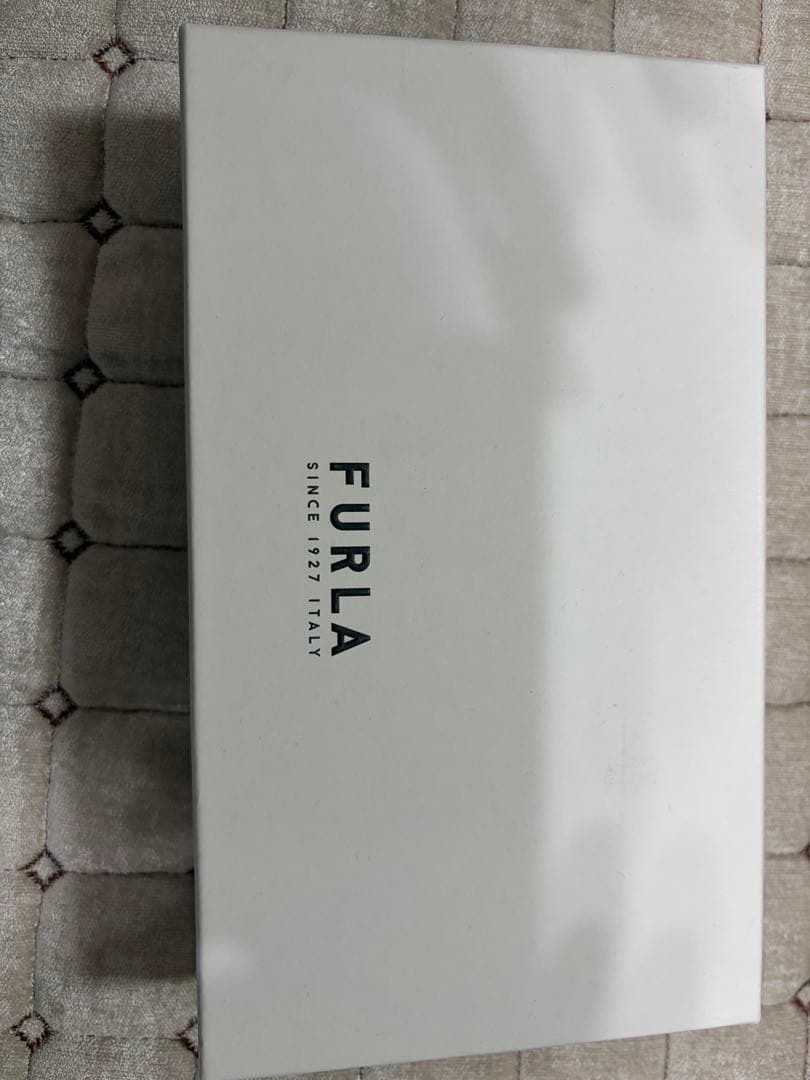 FURLA イエロー ベージュ 財布 期間限定セール2月1日から2月7日まで￼￼