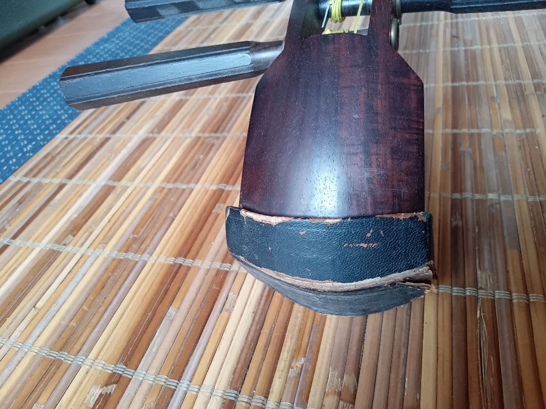 三味線本体 白色・紫色装飾