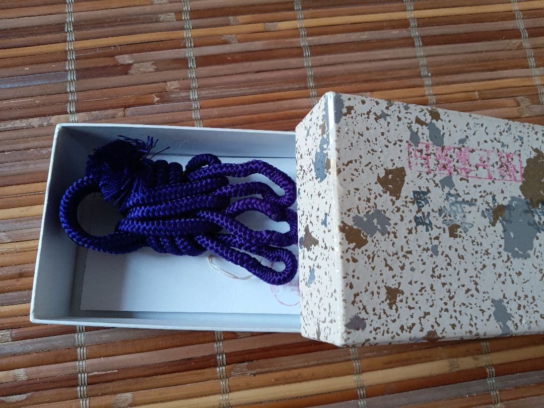 三味線本体 白色・紫色装飾