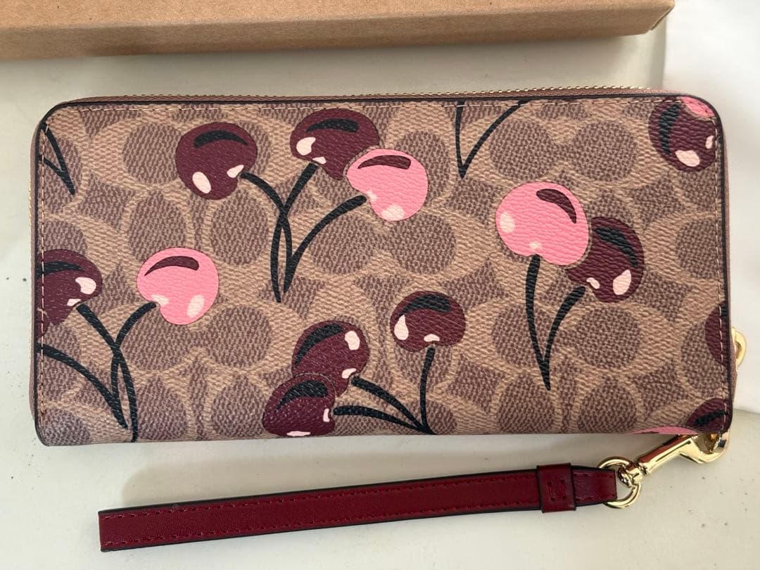 コーチ　長財布　さくらんぼ　新品