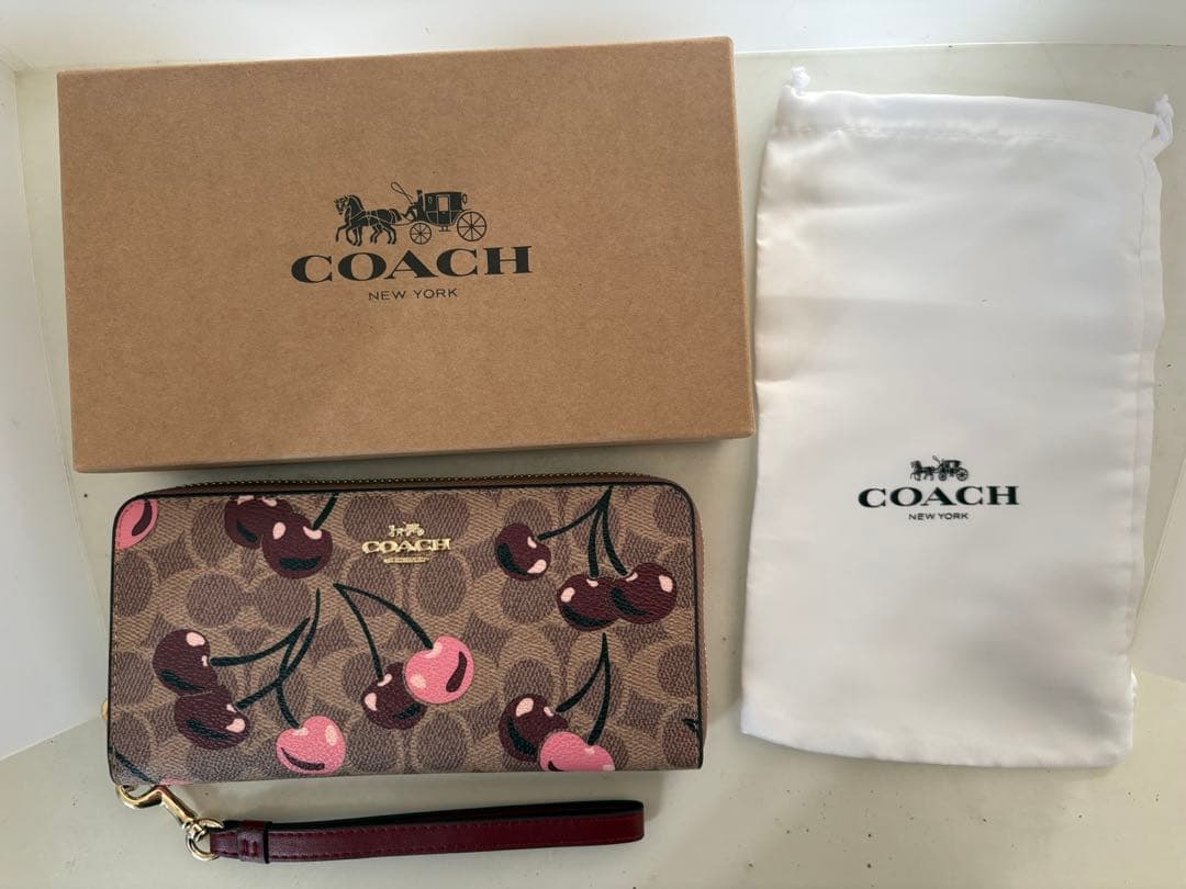 コーチ　長財布　さくらんぼ　新品
