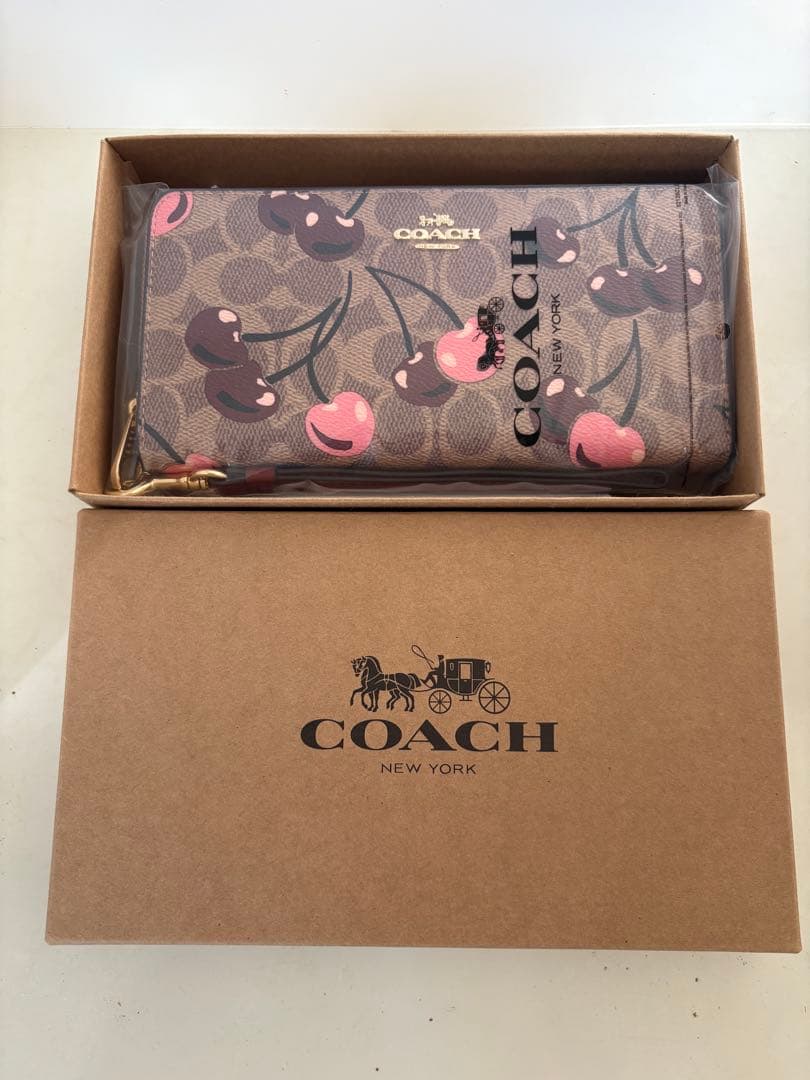 コーチ　長財布　さくらんぼ　新品