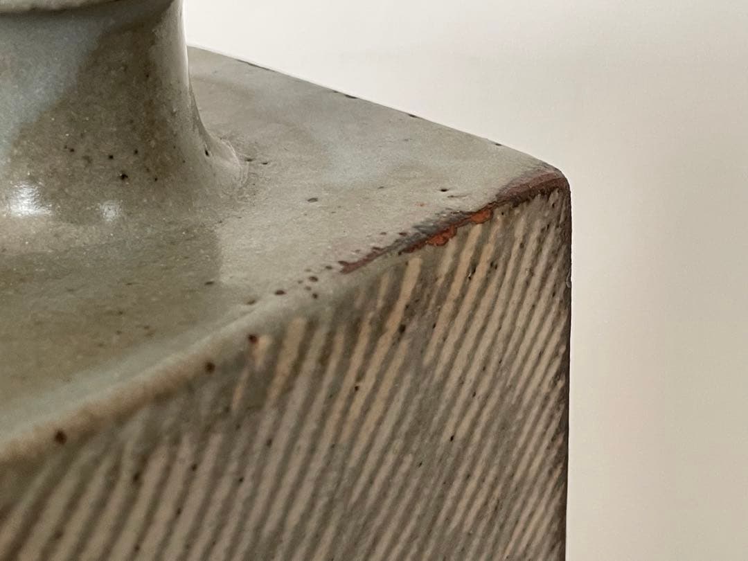 陶芸家　人間国宝　島岡達三　象嵌赤絵　方壺　角瓶　花瓶　花入　縄文象嵌　共箱