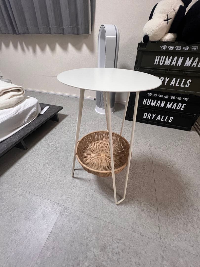 IDÉE サイドテーブルホワイトWALLABY SIDE TABLE White