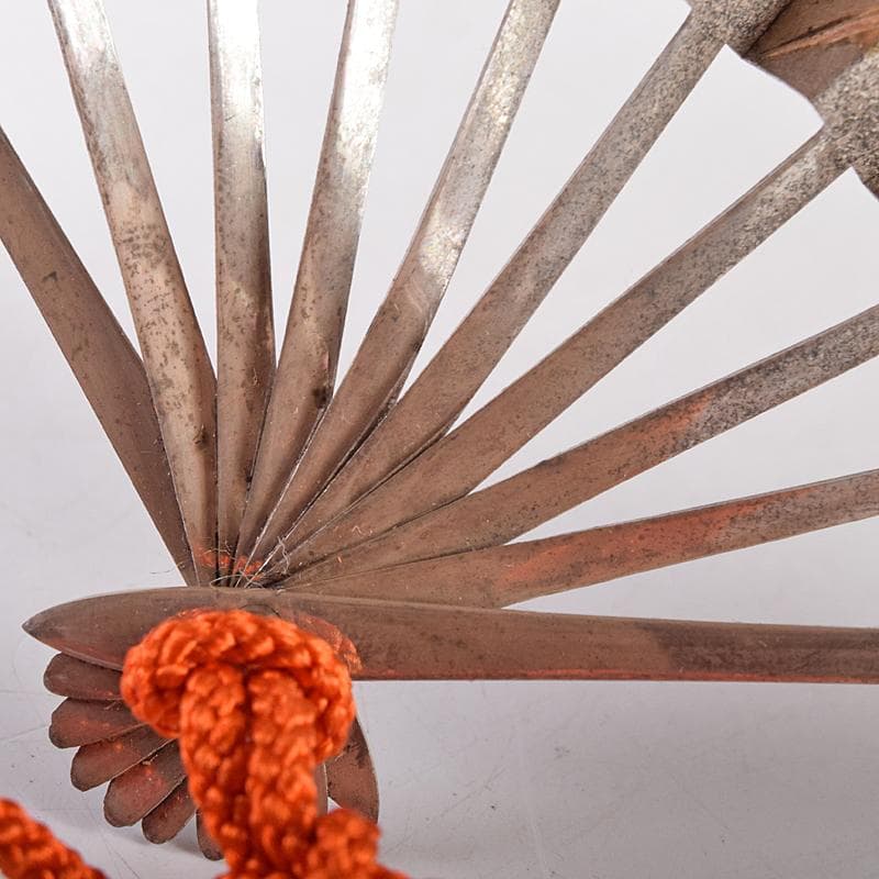 関武比古作　純銀製　松刻　扇子　置物　約28g　ガラスケース付　C　R8761B