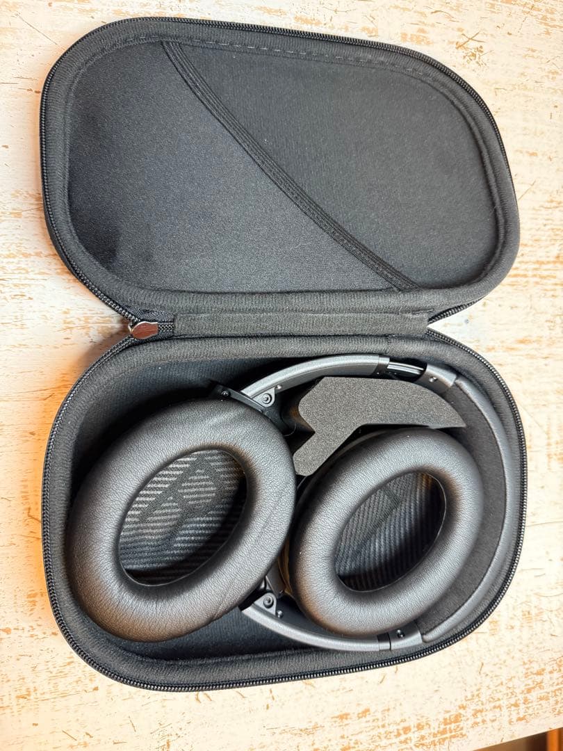 Bose ワイヤレスヘッドホン QC35 II 収納ケース付き