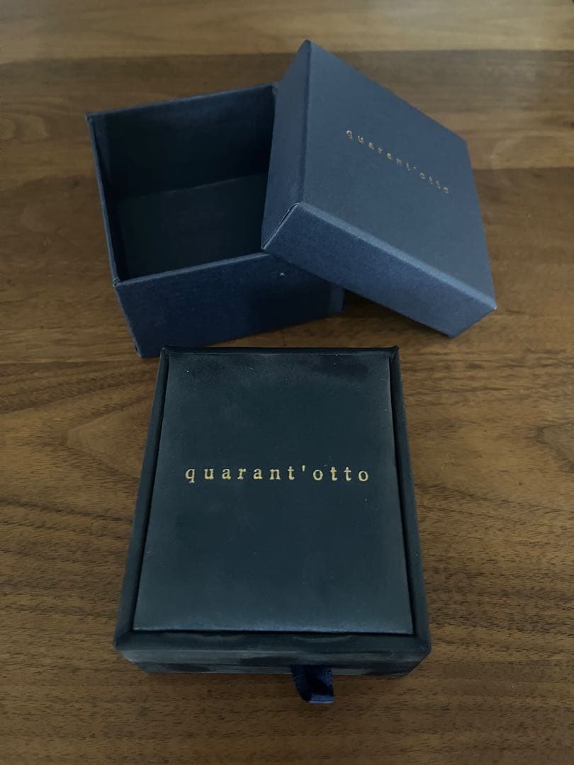 クアラントット　片耳用ピアス　ガーネット