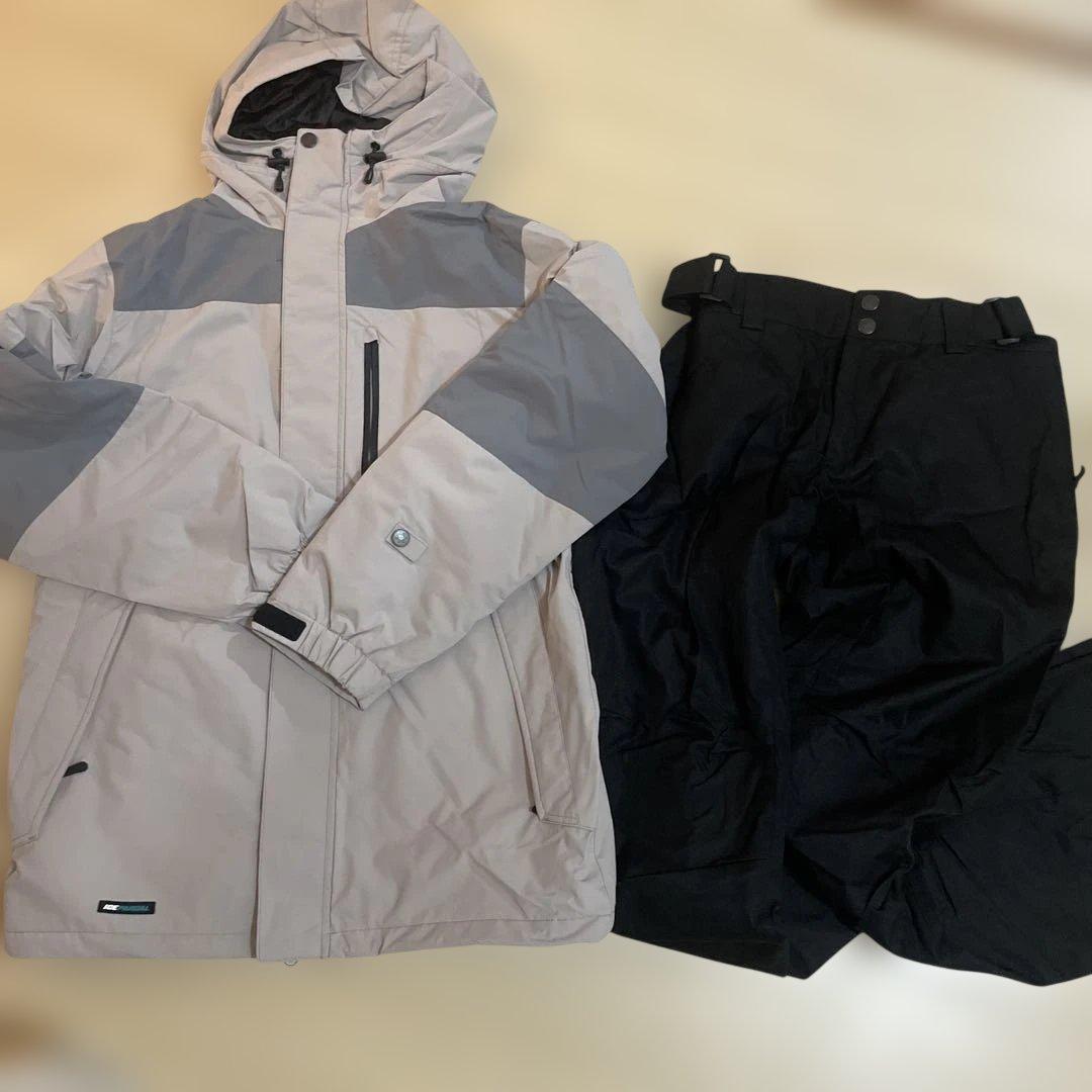 美品スノーボードジャケットとパンツセット