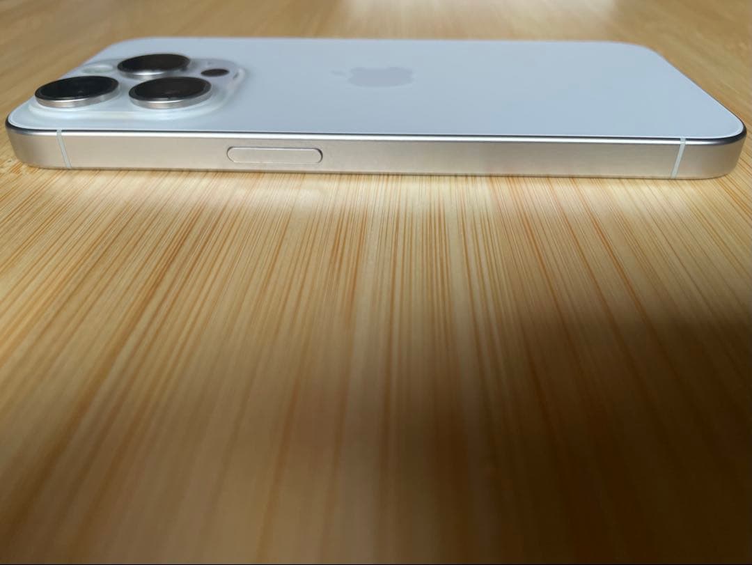 Apple iPhone 15Pro 256GB ホワイトチタニウム